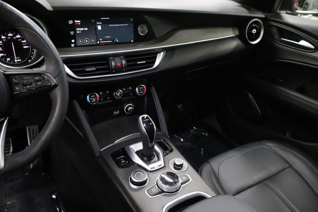 2022 Alfa Romeo Stelvio Image 31