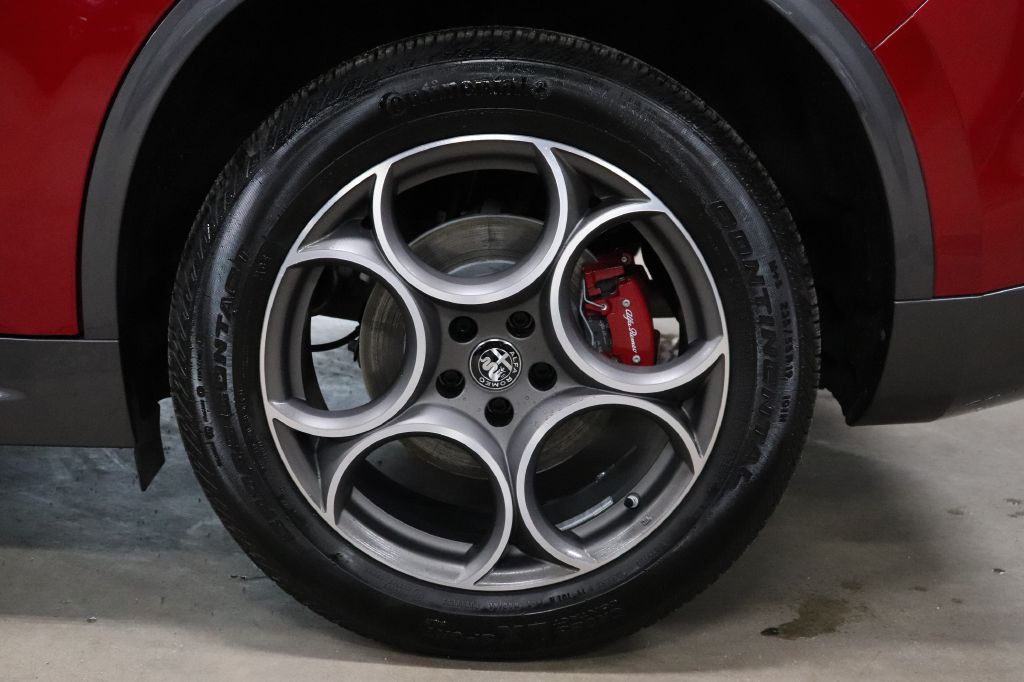 2022 Alfa Romeo Stelvio Image 40