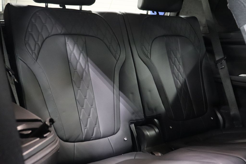 2021 BMW 7 Series Image 24