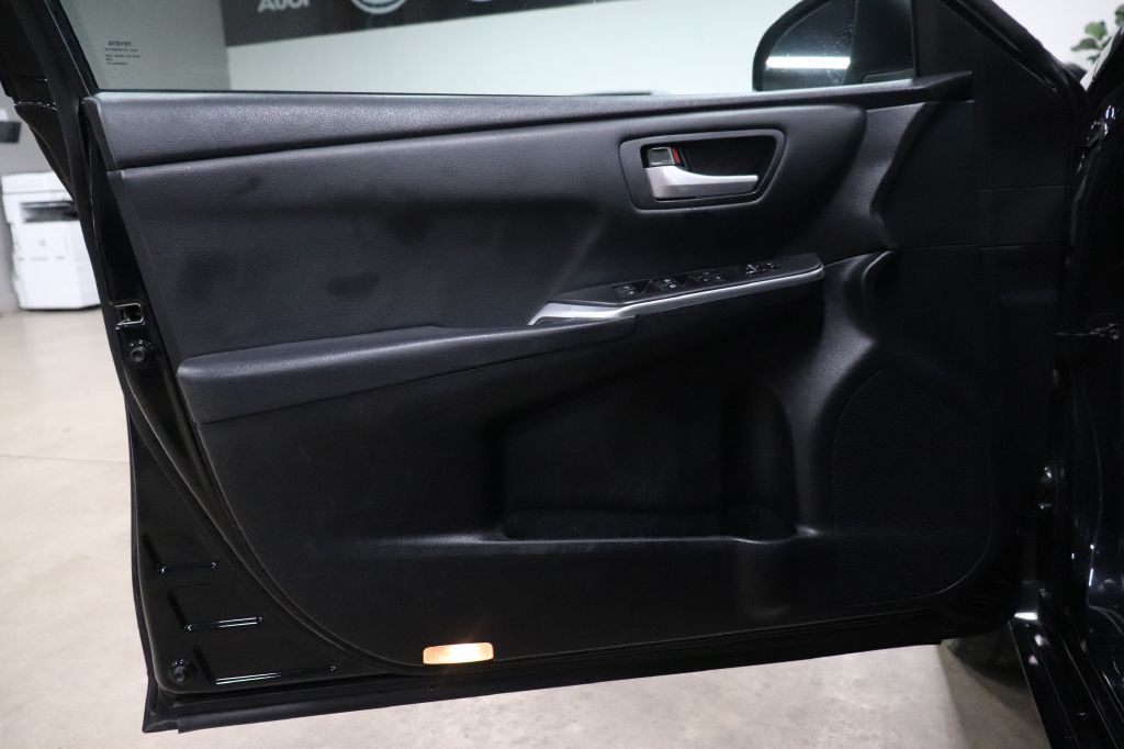 2015 Toyota Camry Image 9