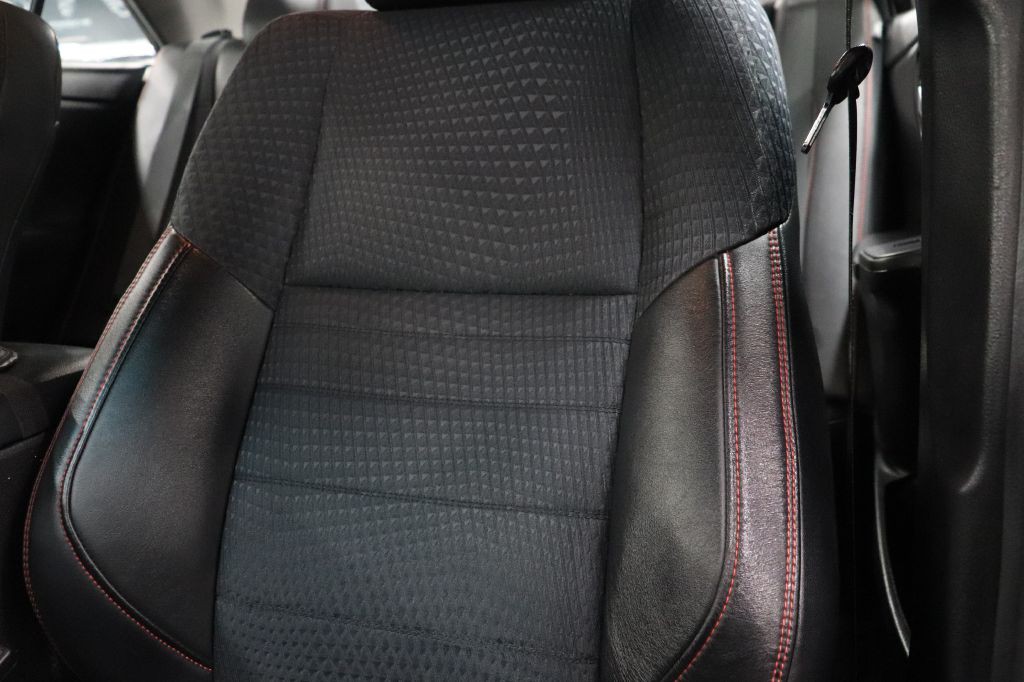 2015 Toyota Camry Image 11