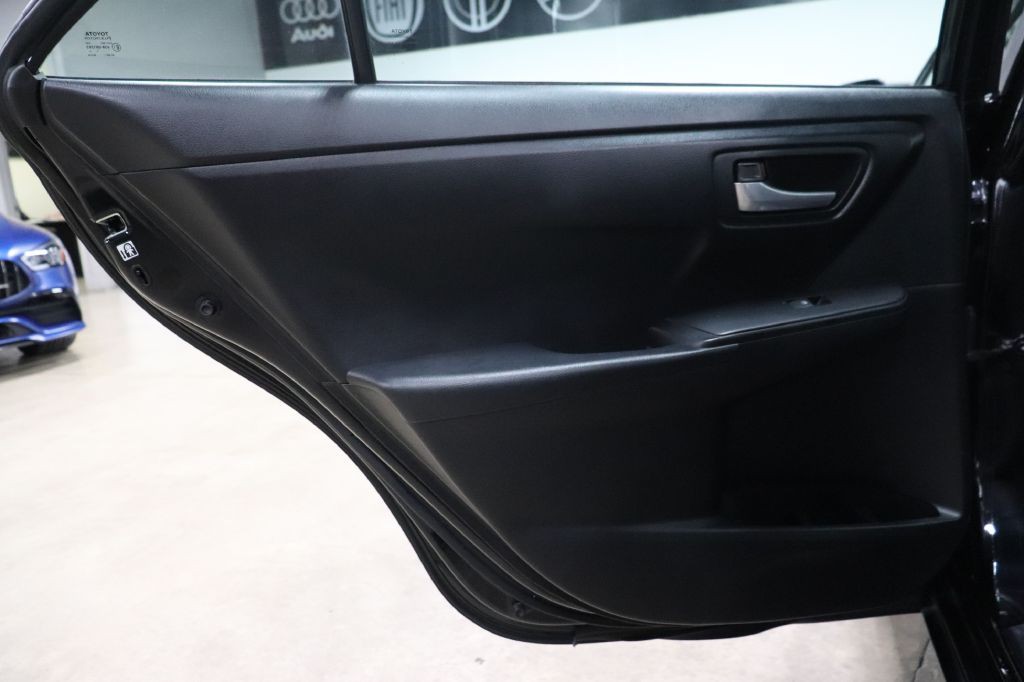 2015 Toyota Camry Image 19