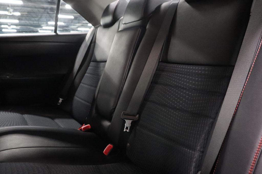 2015 Toyota Camry Image 20