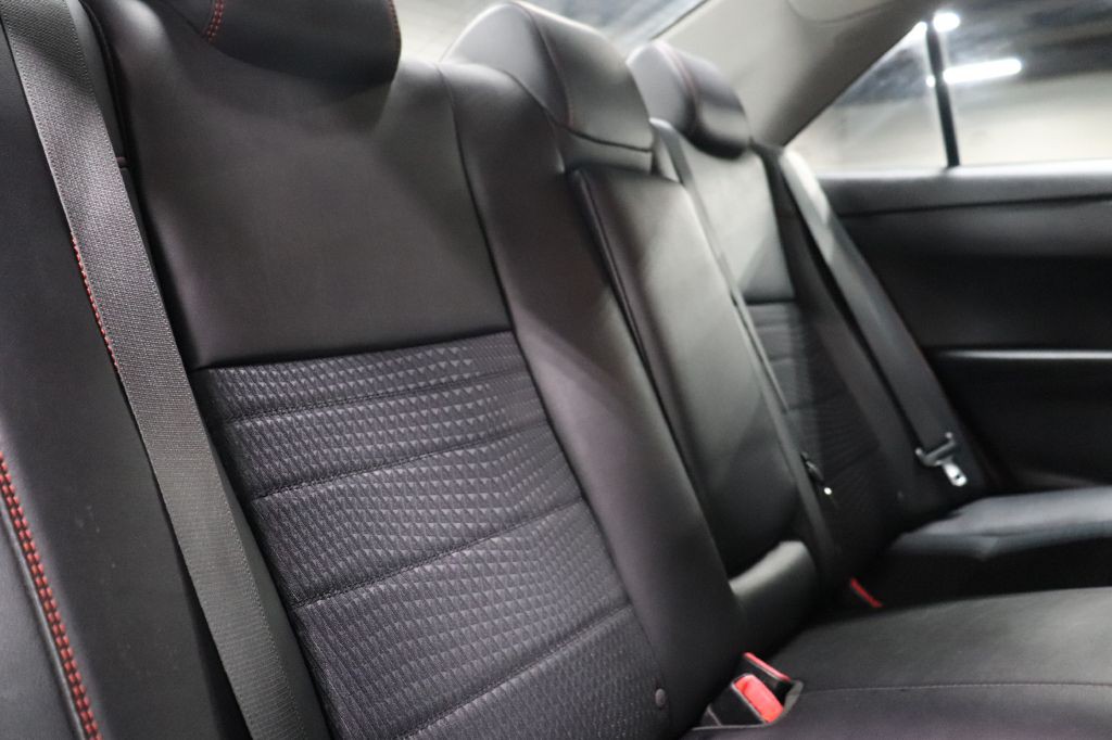 2015 Toyota Camry Image 23