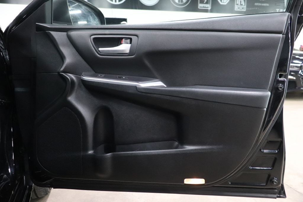 2015 Toyota Camry Image 24