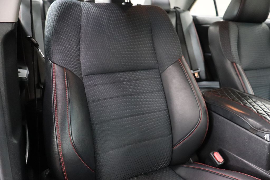 2015 Toyota Camry Image 26
