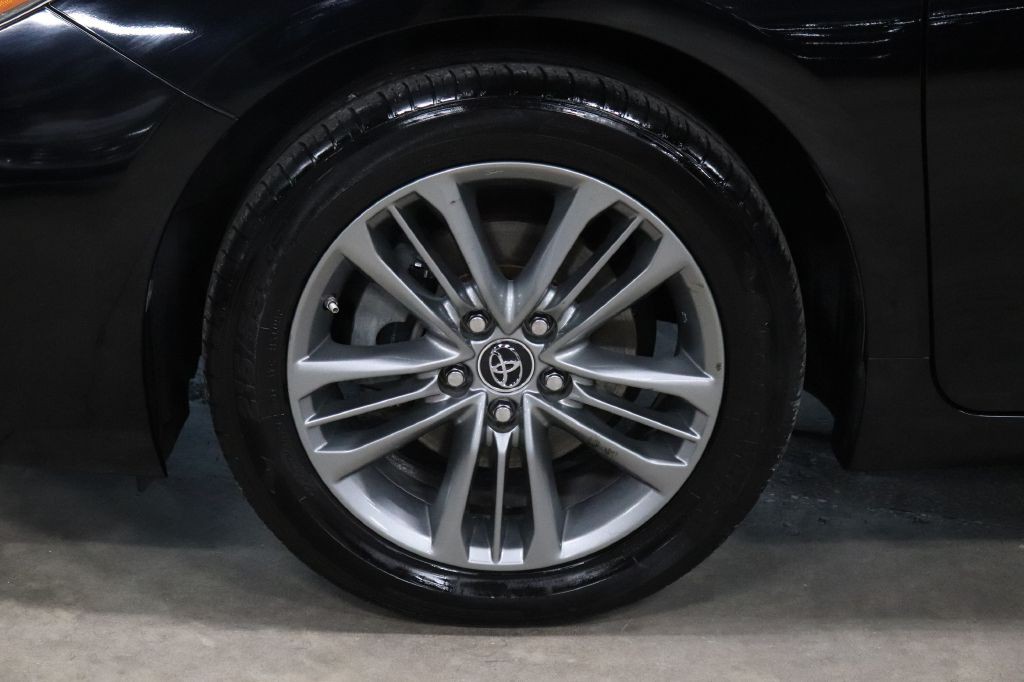 2015 Toyota Camry Image 28