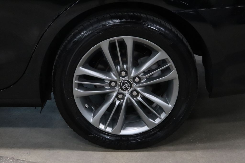 2015 Toyota Camry Image 29