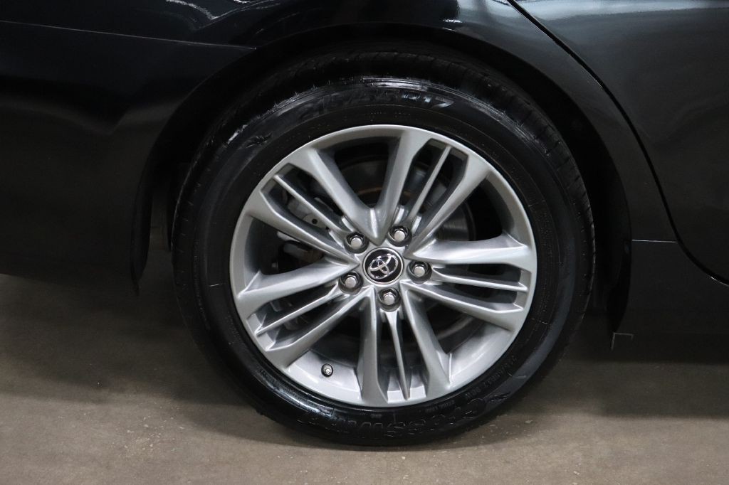 2015 Toyota Camry Image 30
