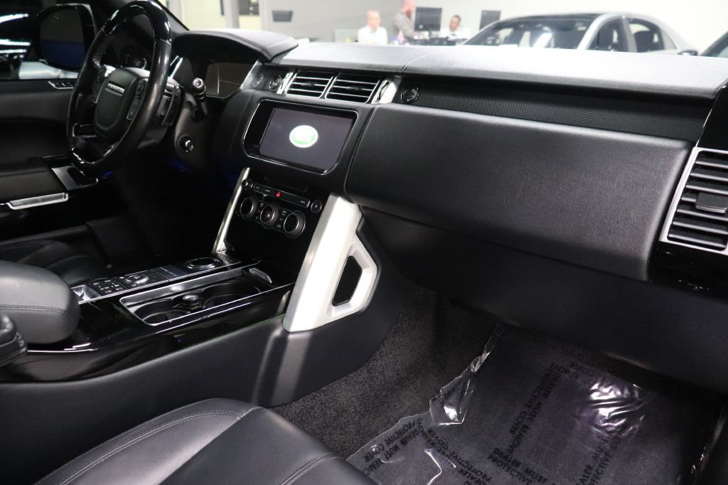2017 Land Rover Range Rover Image 25