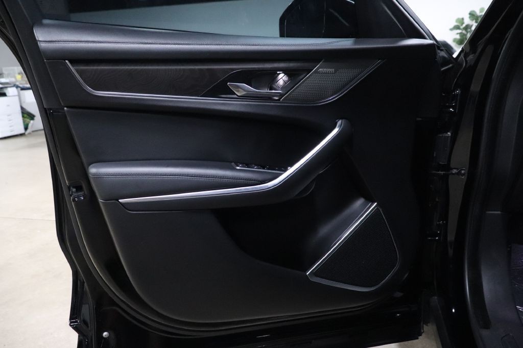 2021 Jaguar F-PACE Image 9