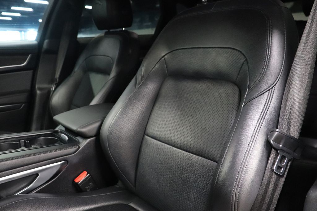 2021 Jaguar F-PACE Image 12