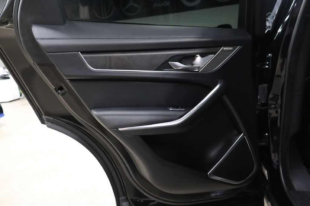 2021 Jaguar F-PACE Image 18