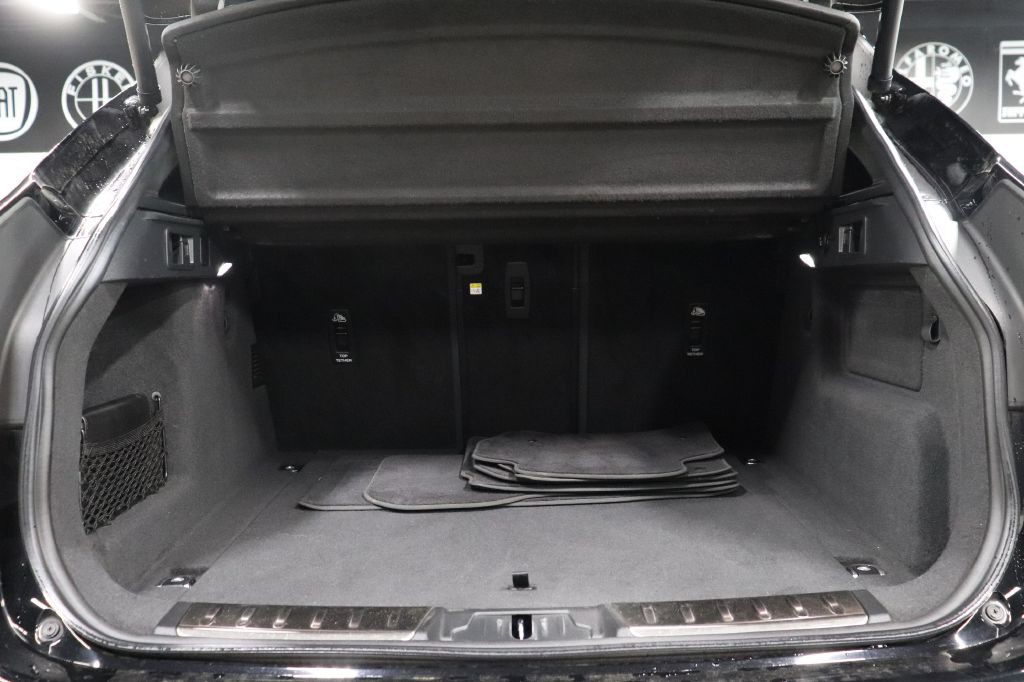 2021 Jaguar F-PACE Image 20