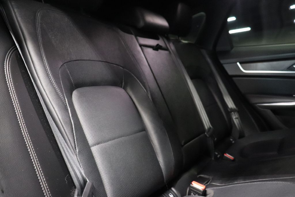 2021 Jaguar F-PACE Image 22