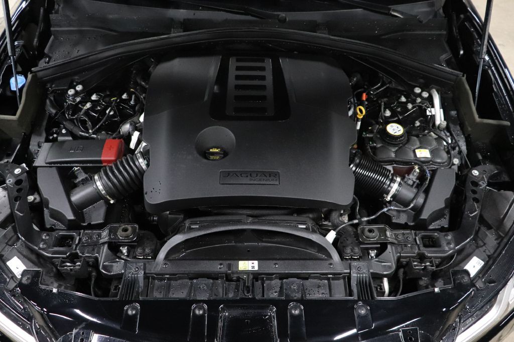 2021 Jaguar F-PACE Image 26