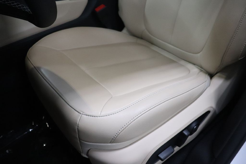 2025 Jeep Grand Cherokee Image 12