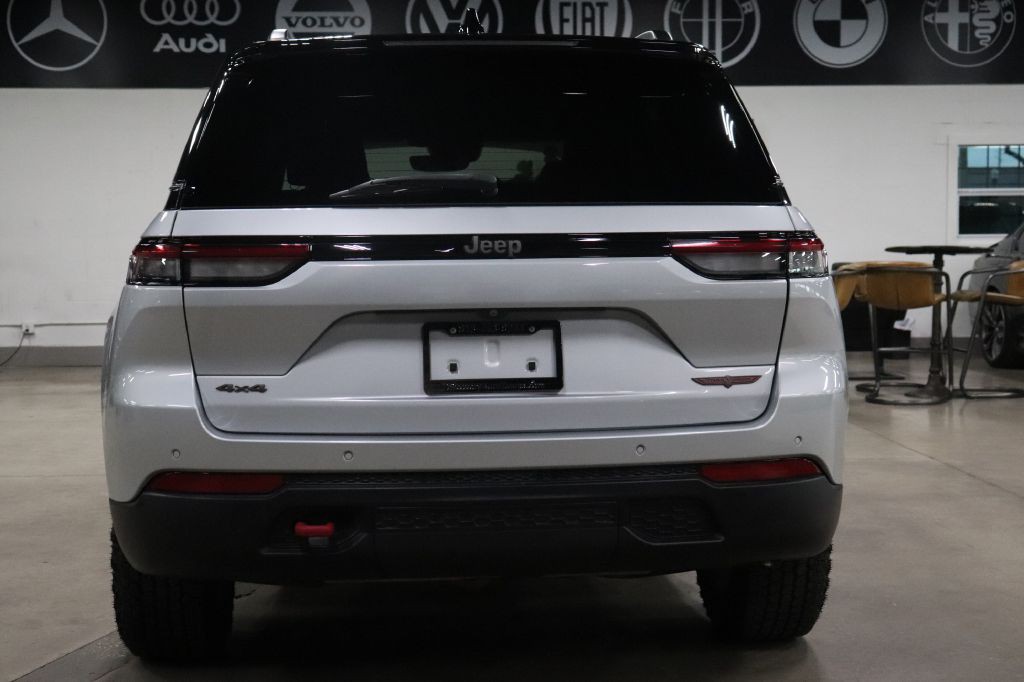 2022 Jeep Grand Cherokee Image 4