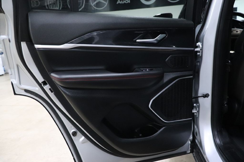 2022 Jeep Grand Cherokee Image 19