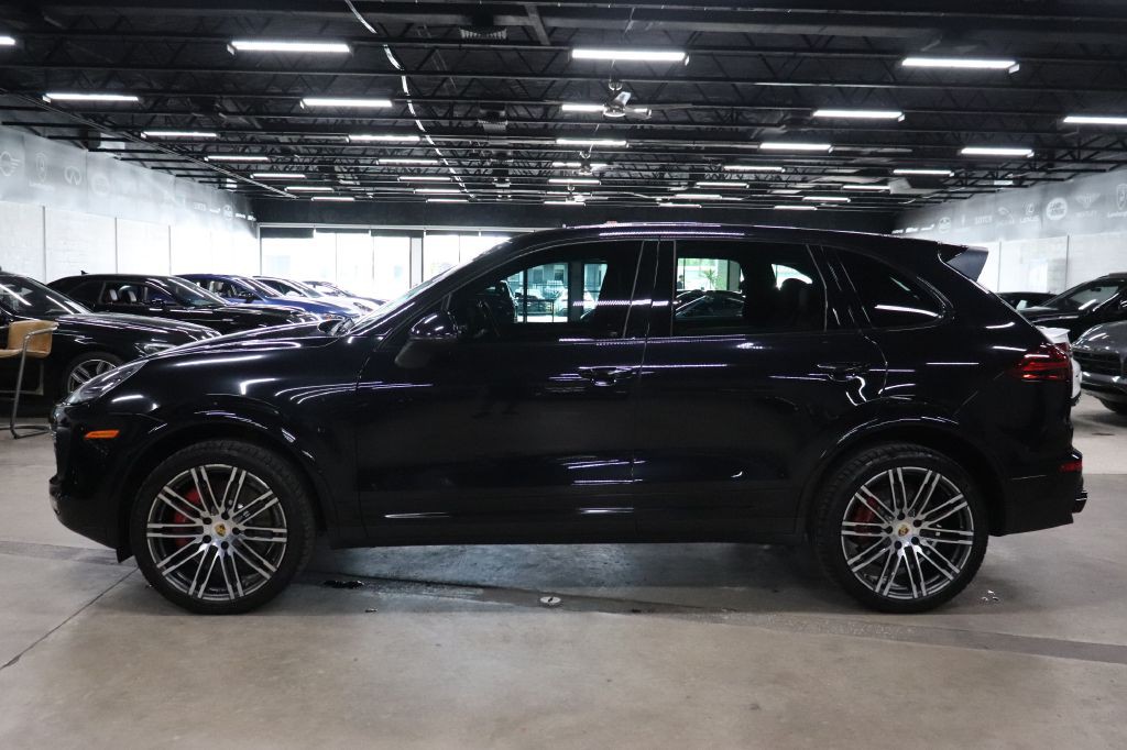 2017 Porsche Cayenne Image 2