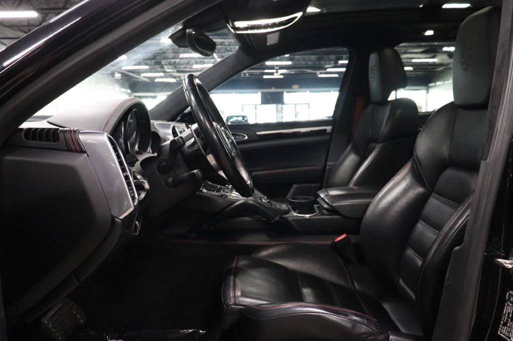 2017 Porsche Cayenne Image 10