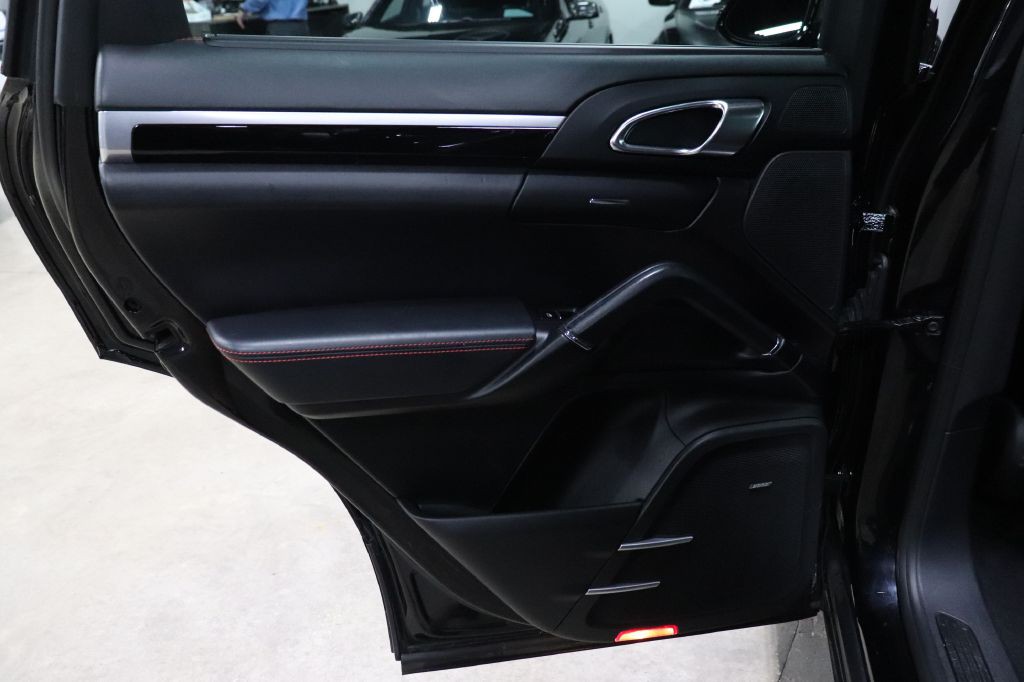 2017 Porsche Cayenne Image 14