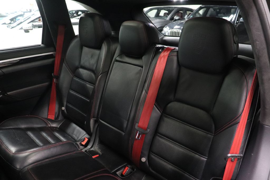 2017 Porsche Cayenne Image 16