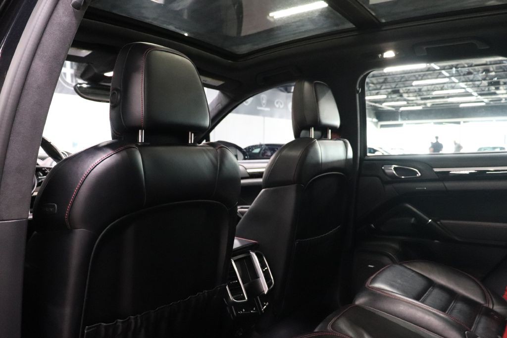 2017 Porsche Cayenne Image 17