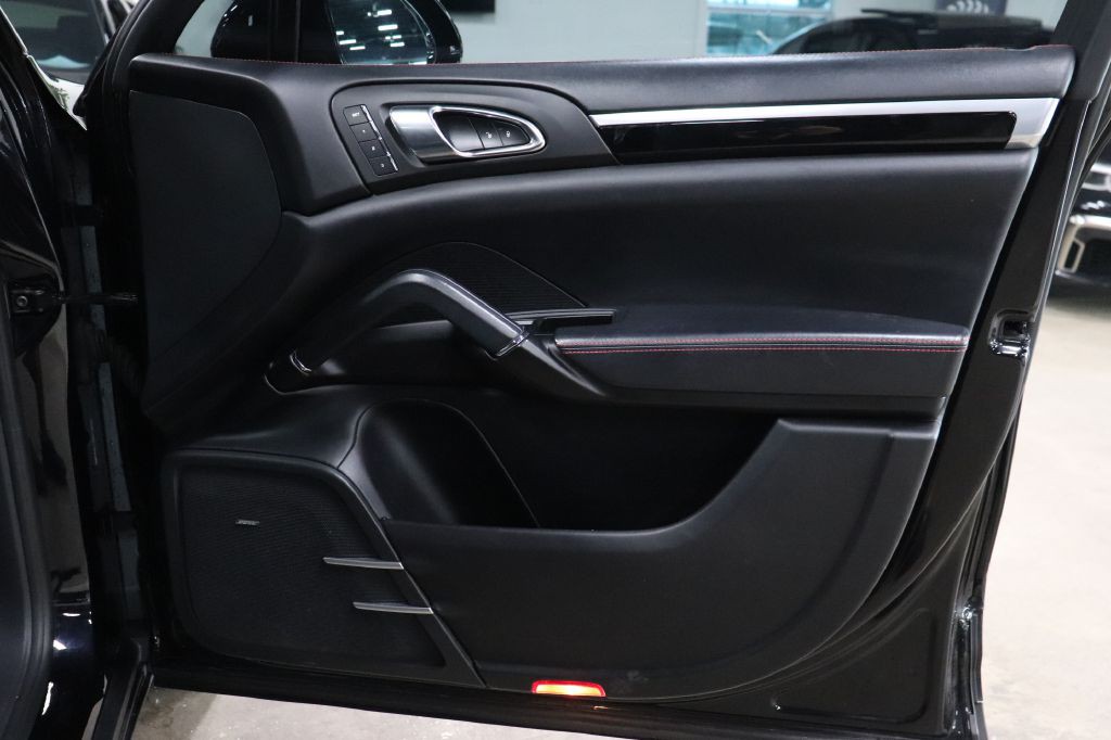2017 Porsche Cayenne Image 23