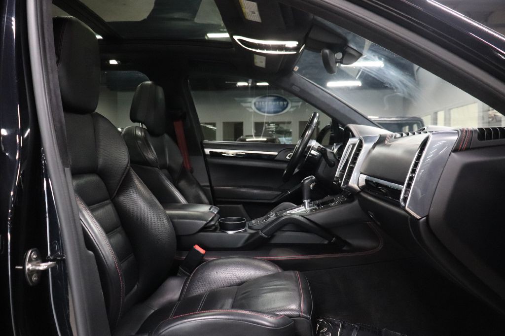 2017 Porsche Cayenne Image 24