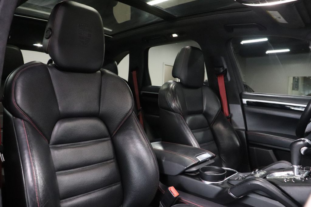 2017 Porsche Cayenne Image 25