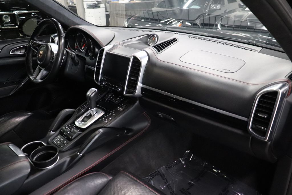 2017 Porsche Cayenne Image 26