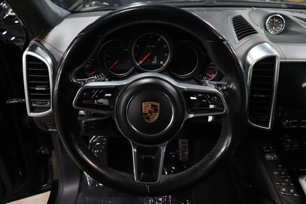 2017 Porsche Cayenne Image 28