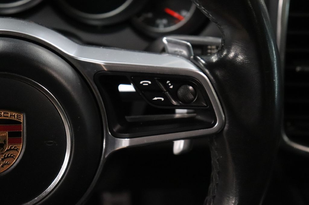 2017 Porsche Cayenne Image 30