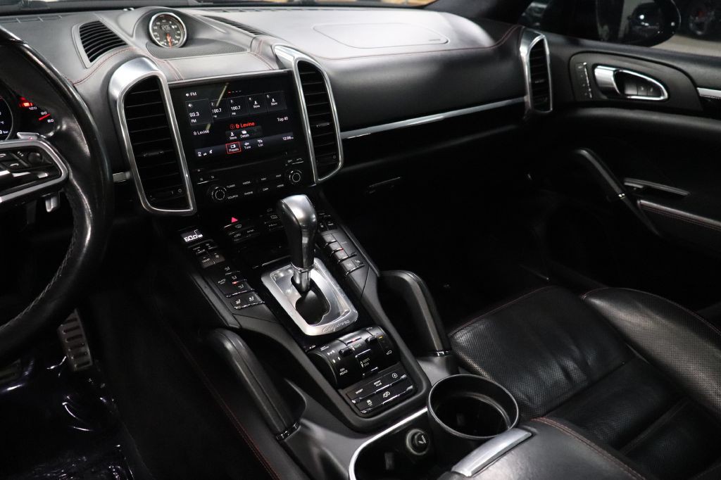 2017 Porsche Cayenne Image 31