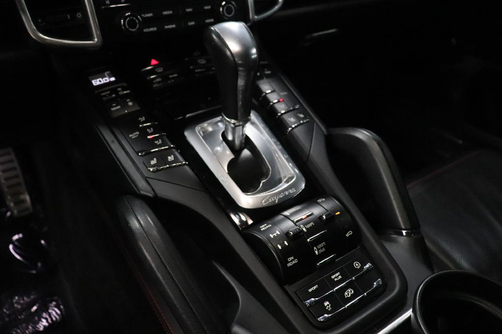 2017 Porsche Cayenne Image 32