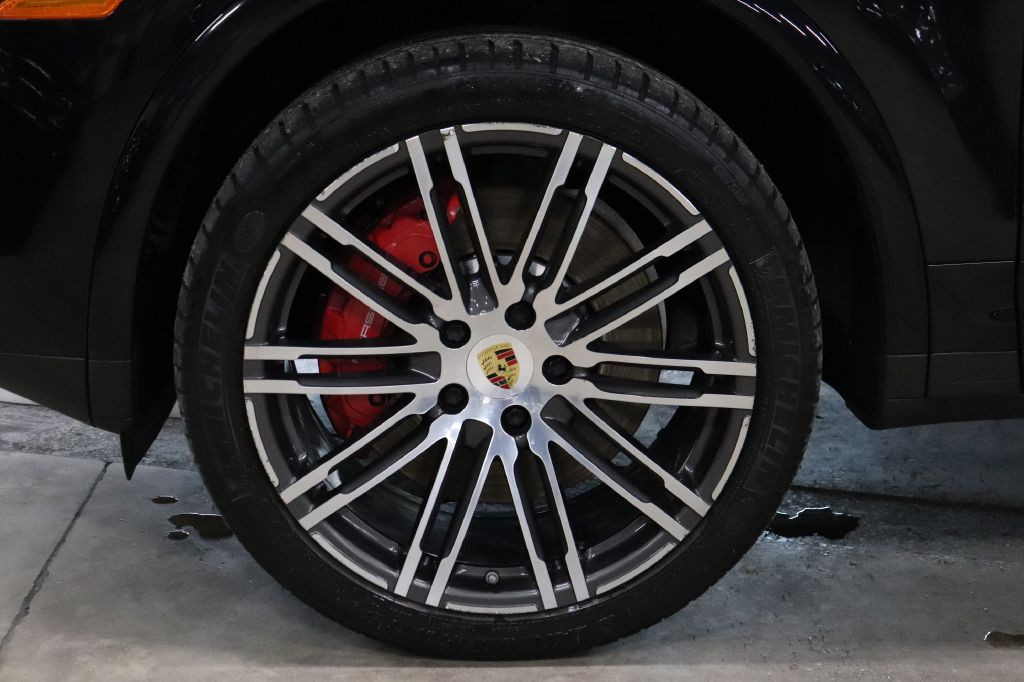 2017 Porsche Cayenne Image 38