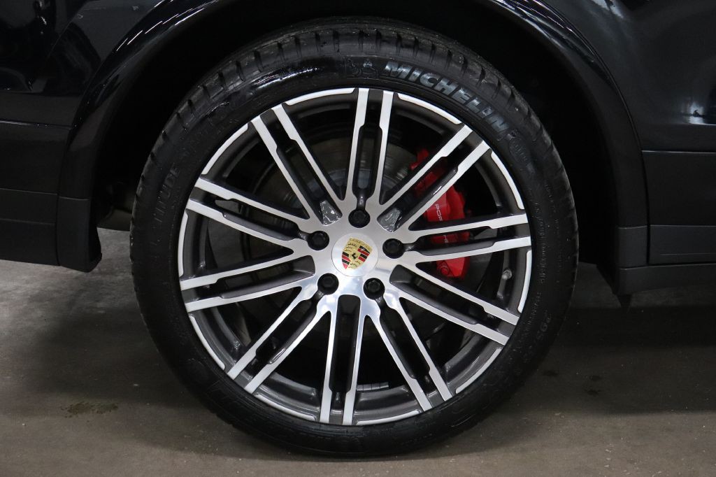 2017 Porsche Cayenne Image 40