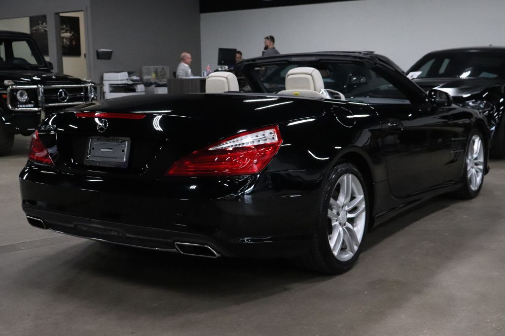 2013 Mercedes-Benz SL-Class Image 10