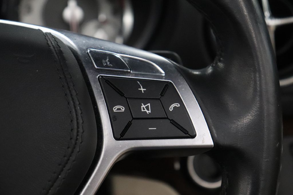 2013 Mercedes-Benz SL-Class Image 21