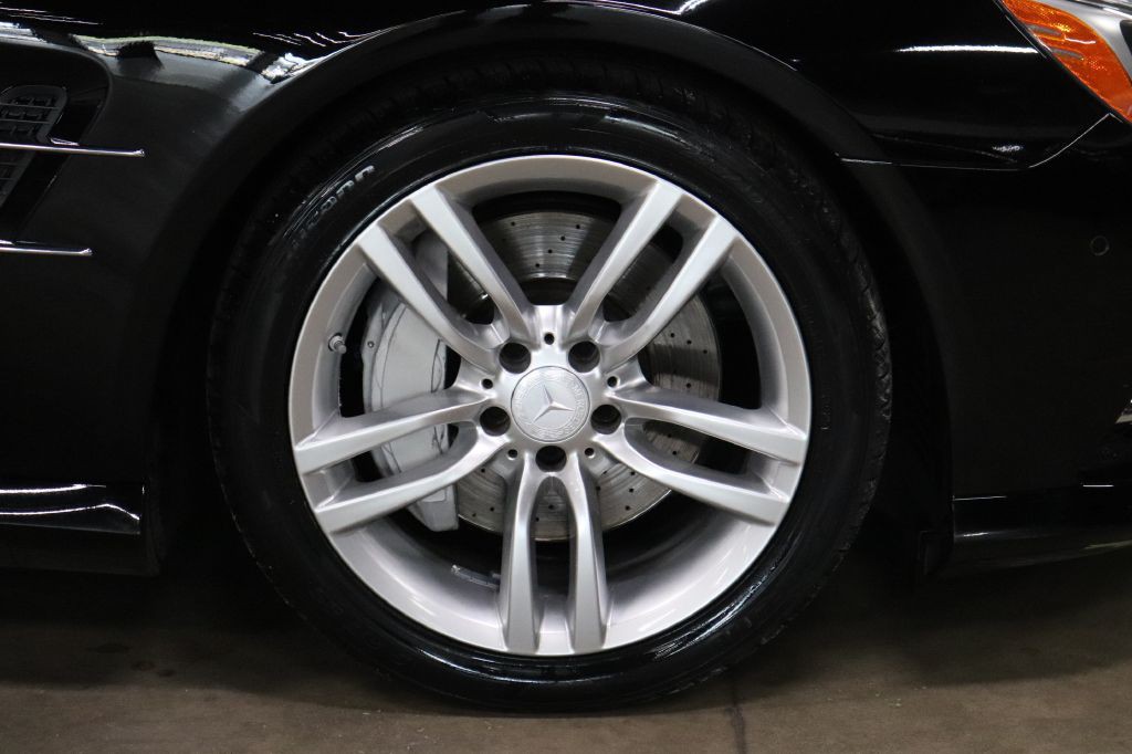 2013 Mercedes-Benz SL-Class Image 35