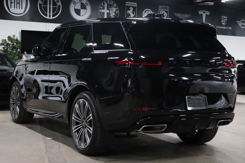 2025 Land Rover Range Rover Sport Image 3