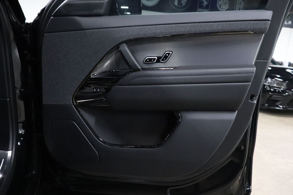 2025 Land Rover Range Rover Sport Image 24