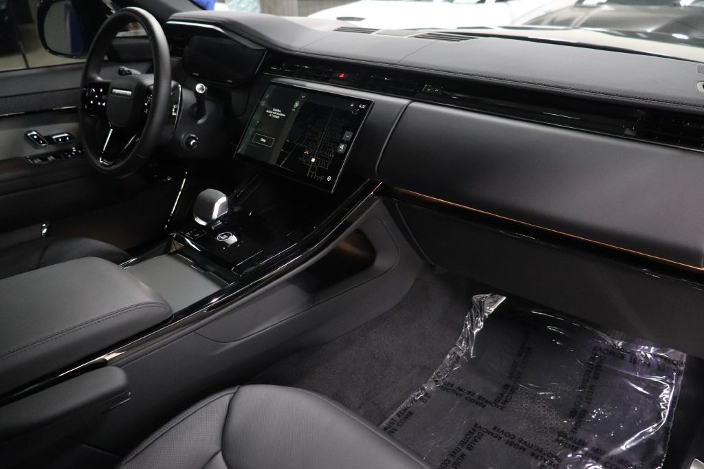 2025 Land Rover Range Rover Sport Image 25
