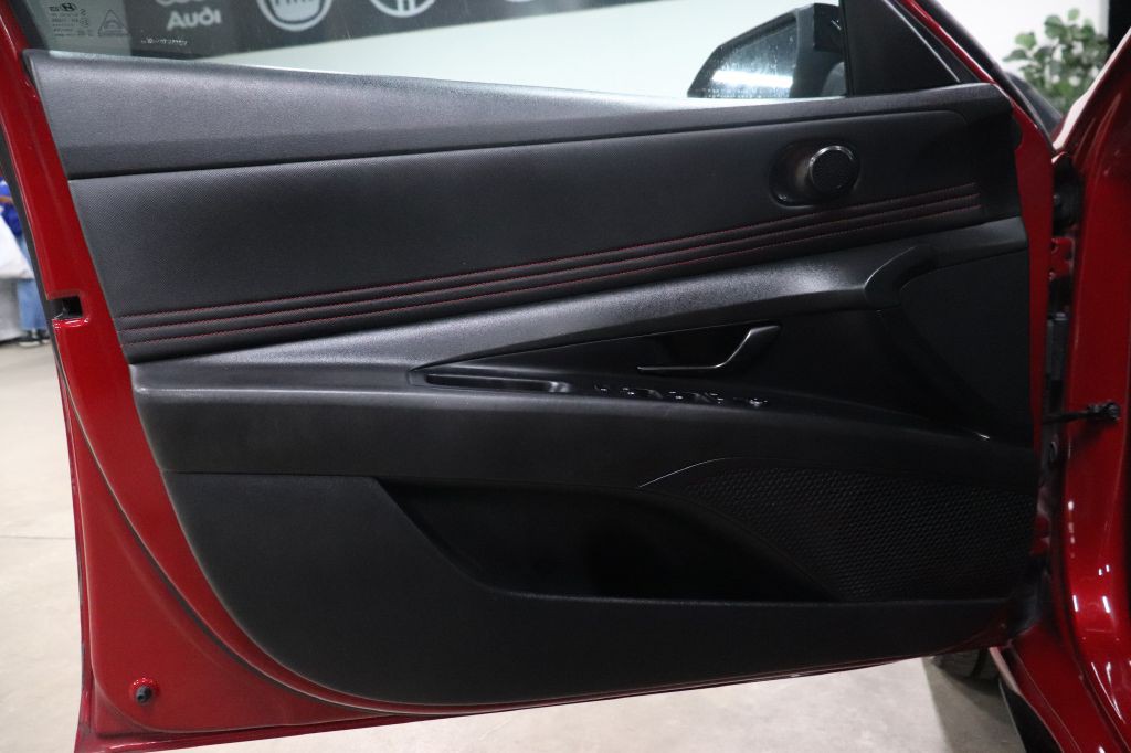 2023 Hyundai Elantra Image 9