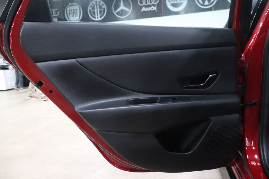 2023 Hyundai Elantra Image 17