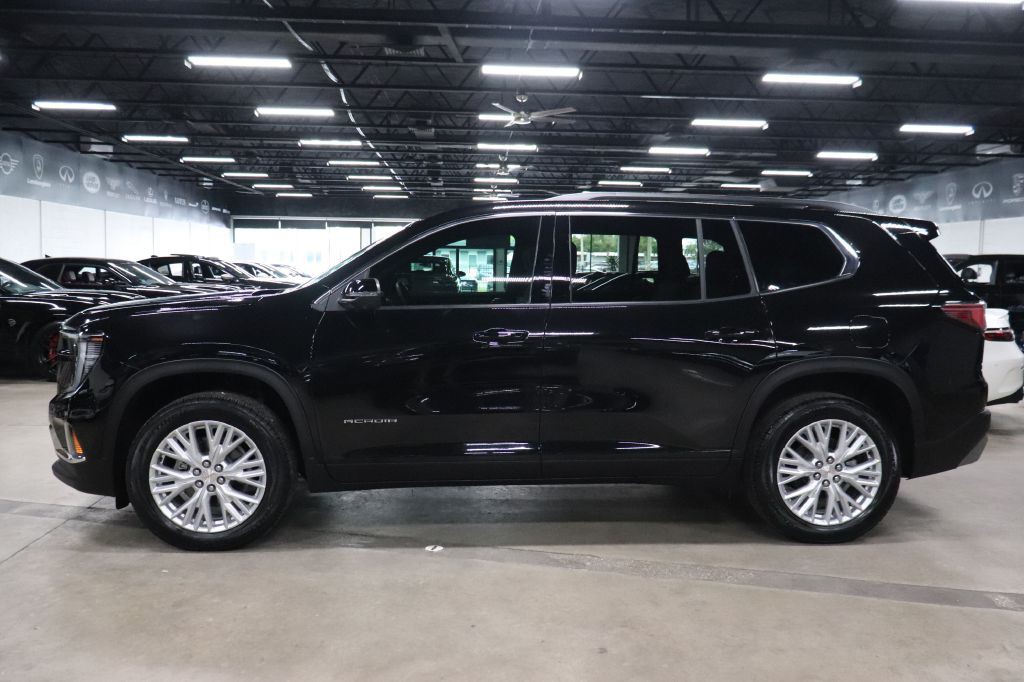 2026 GMC Acadia Image 2