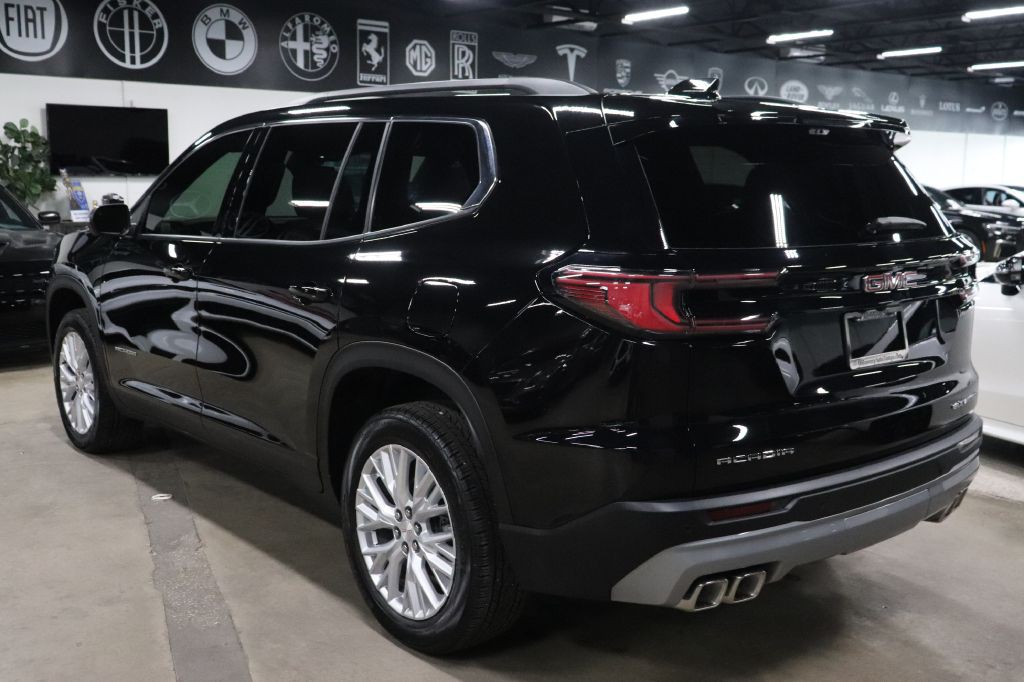 2026 GMC Acadia Image 3