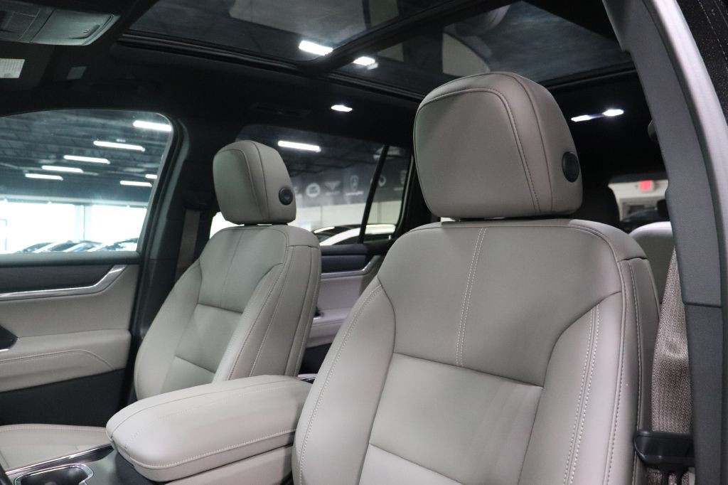 2026 GMC Acadia Image 11