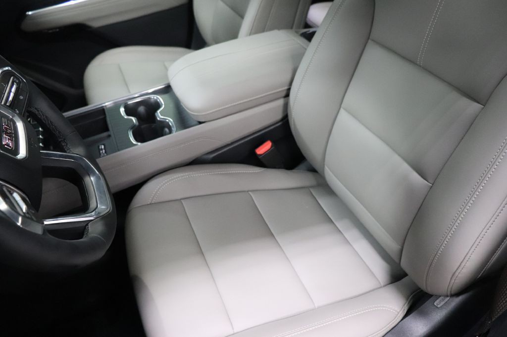 2026 GMC Acadia Image 12
